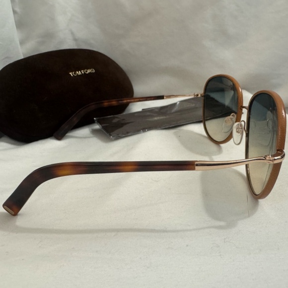 Tom Ford Women's Sunglass Georgia TF 498 Col 60W Tortoise - Picture 2 of 5